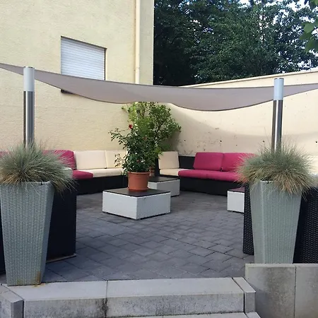 Zum Rosengarten 2*