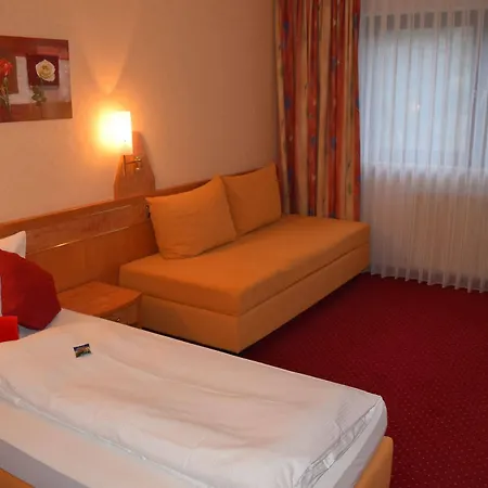Zum Rosengarten Hotel 2*