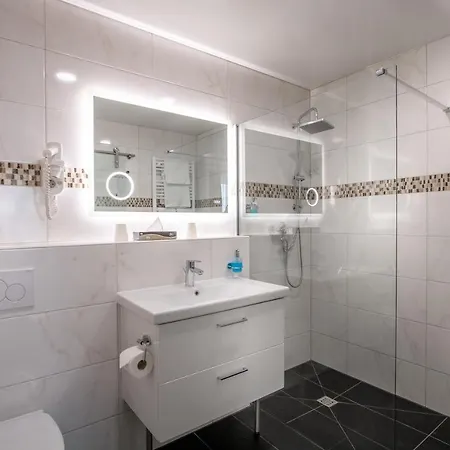 فندق Zum Rosengarten 2*